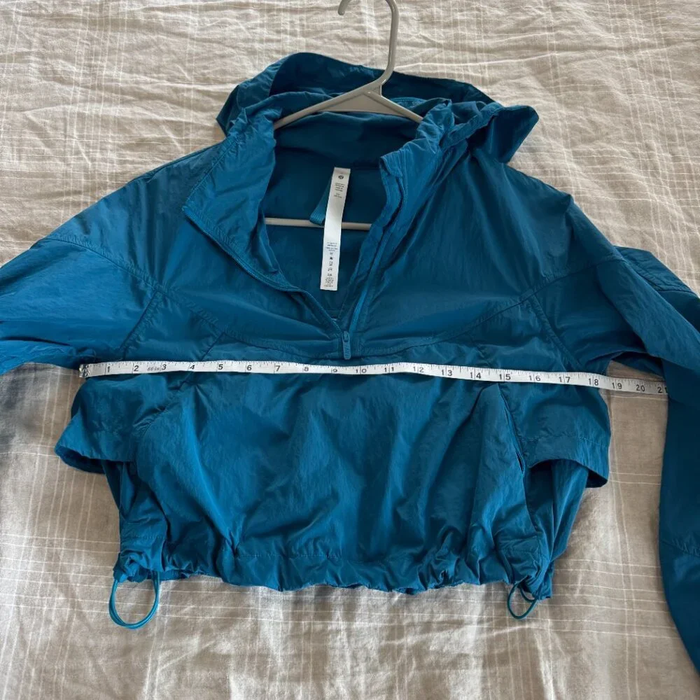 Lululemon Evergreen Cropped Anorak in Hawaiian Blue